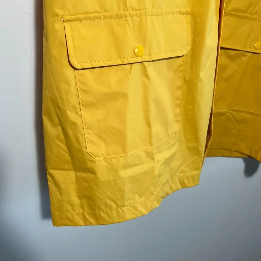 IT yellow raincoat snap closure hood pockets two on front - Picture 5 of 8